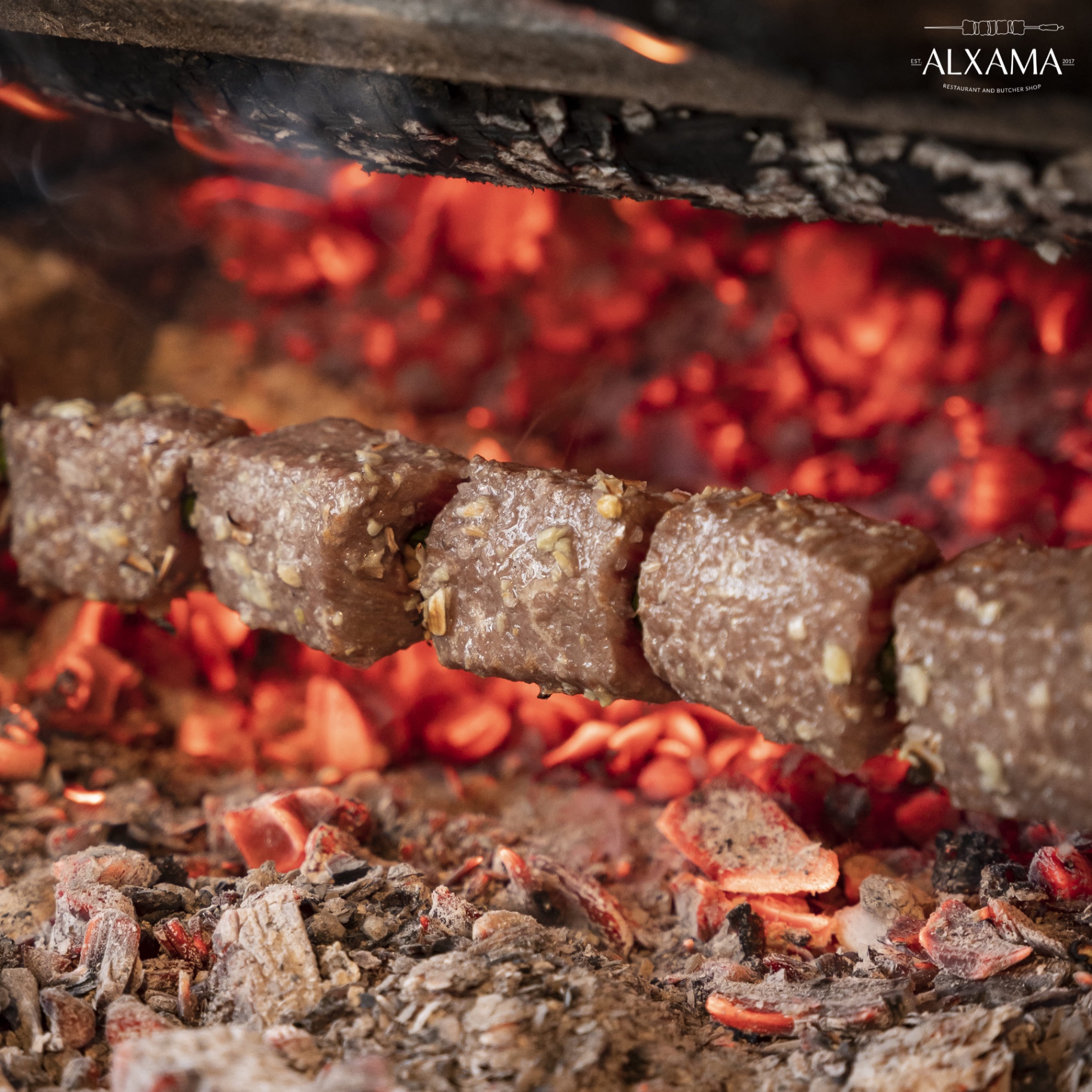 Grilled meat skewer at Alxama restaurant in Quarteira - premium steakhouse in Algarve